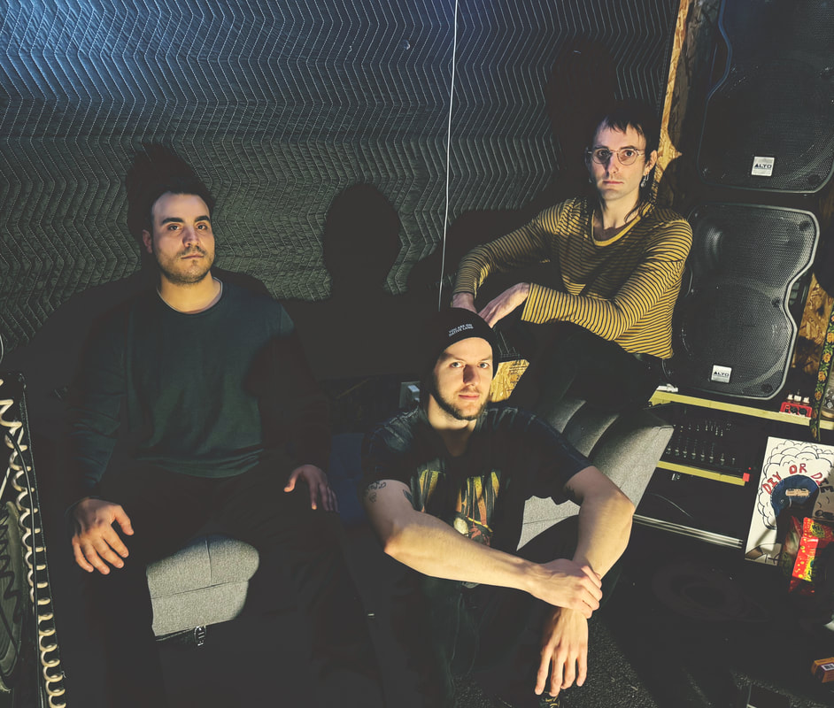 Of Wires band image